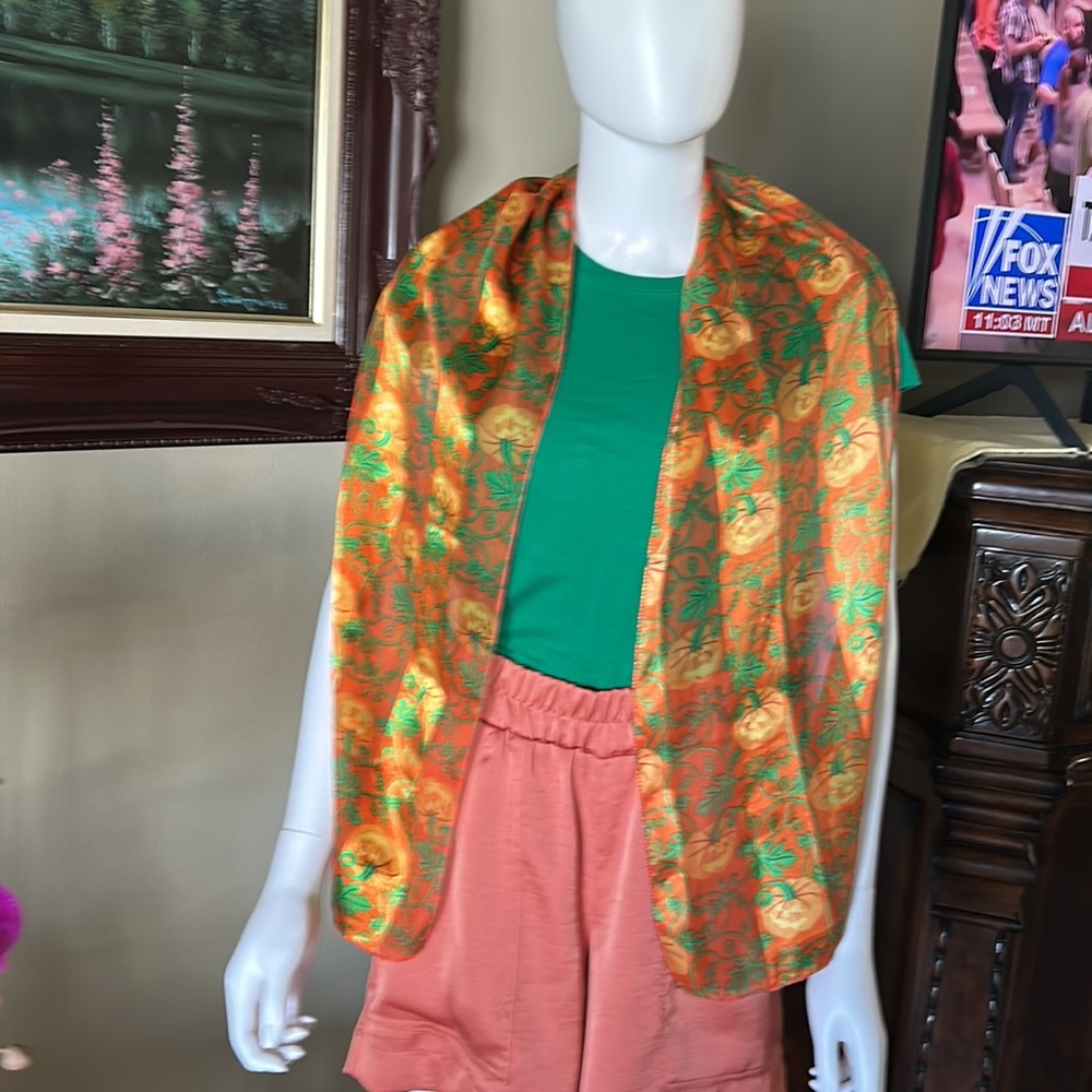 PUMPKIN & VINE NECK SCARF